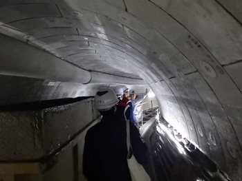 豊中での浸水対策用の地下トンネルの見学の様子