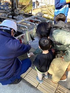 泉丘小学校での給水体験