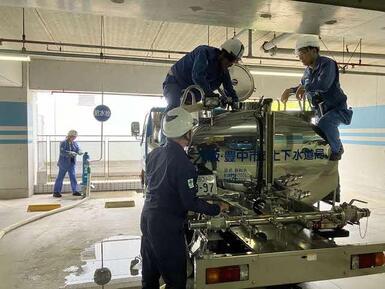 給水タンク車充水