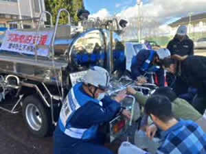 タンク車から応急給水