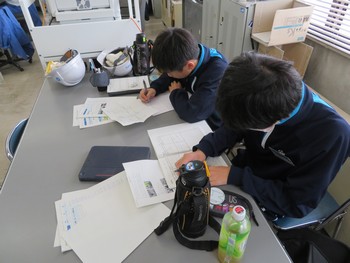 ホームページに掲載する文章を執筆中。