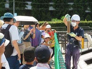 現場で職員による処理施設説明