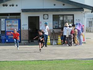 スカイランドハラダにある管理事務所でマンホールカードをもらう