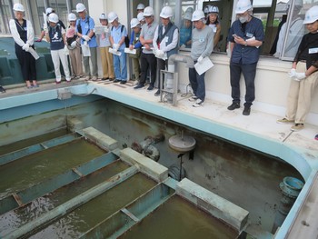 柴原浄水場 ろ過池の逆洗浄を見学
