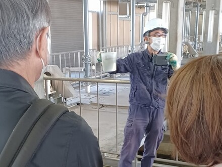 最初沈殿池、見学のようす