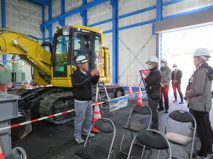 土砂ピットで見学