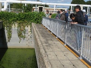 雨天で増水した下水を溜める