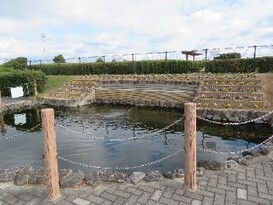 水の流れる広場