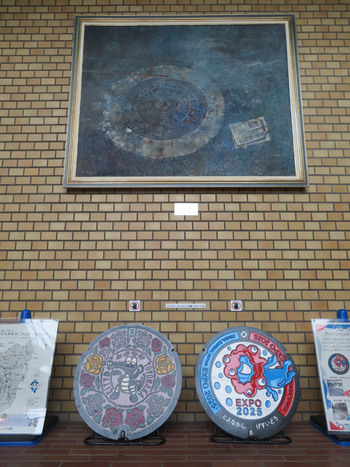 庁舎1階ロビー マンホールふた展示状況