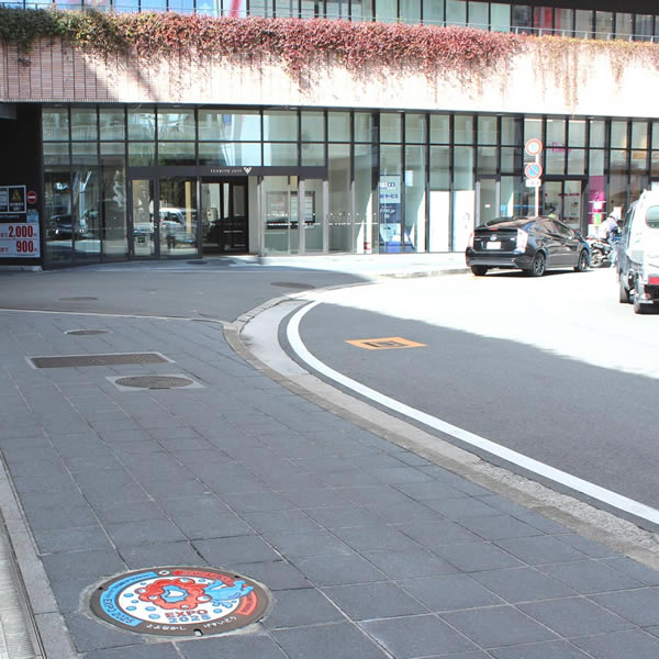 大阪・関西万博マンホール写真(千里中央駅周辺)