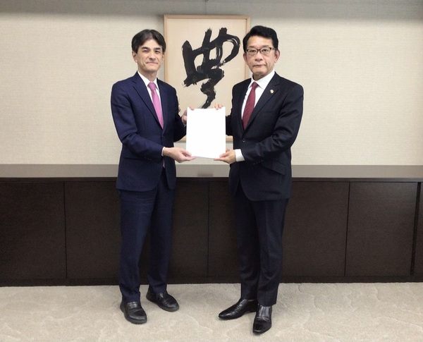 包括外部監査人から包括外部監査結果報告書を提出