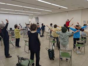 体操を行っている