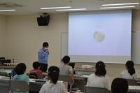 開催の様子1枚目、講師が説明している写真です。