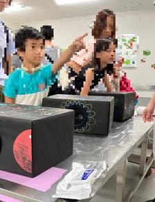 箱の中の食材を答えているところ