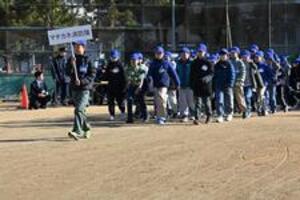 消防出初式　隊行進の写真