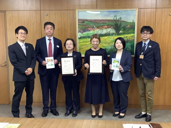 認定証交付式集合写真