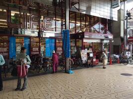 ライフ　岡町店