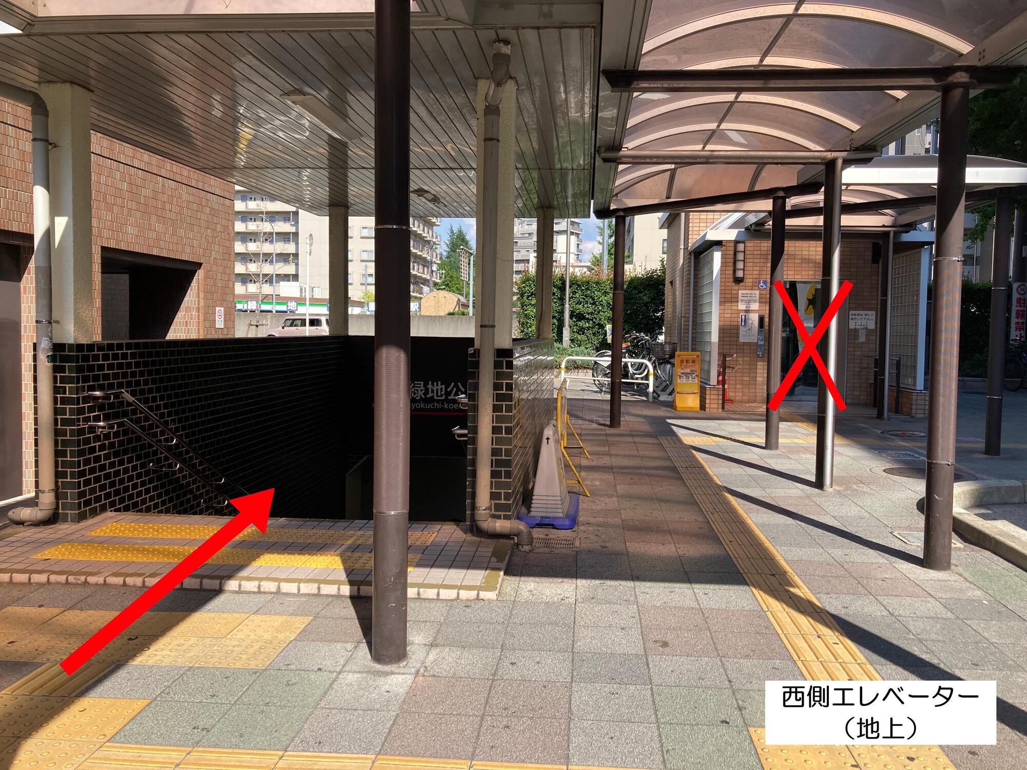 西側地上