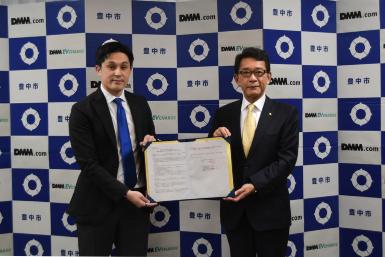 合同会社DMM.comとの電気自動車普及に向けた連携・協力に関する協定締結式の写真