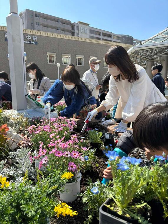 昨年の開催の様子(植え替え体験)の画像