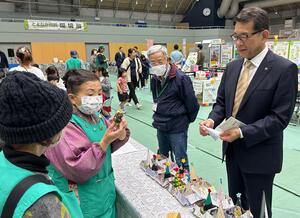 展示見学の様子1
