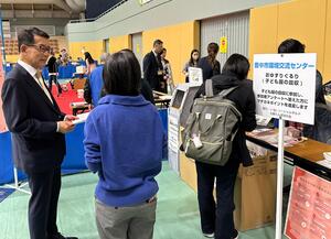 こども服リユースおゆずりぐるりの展示