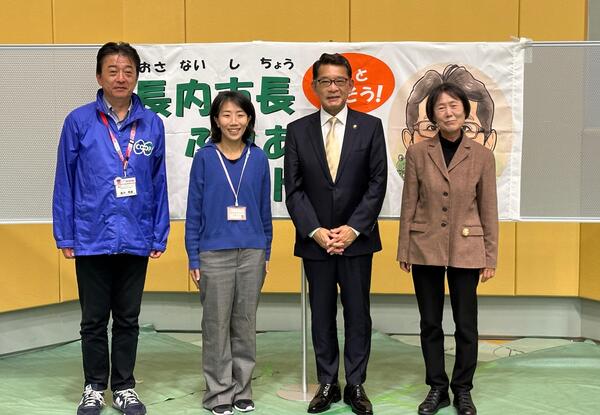 参加者と市長との集合写真