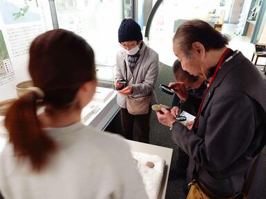 展示解説の様子
