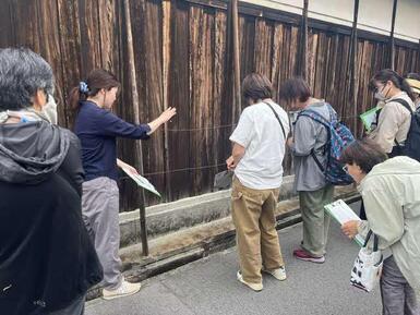 西山氏庭園　修理現場説明会の写真（高塀）