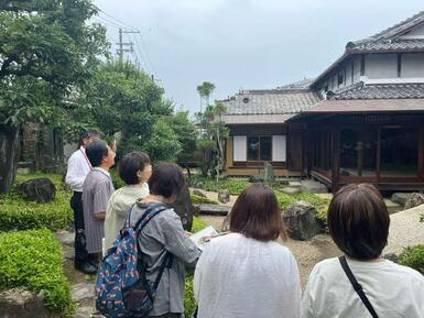 西山氏庭園　修理現場説明会の写真（庭園）