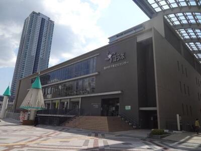 千里公民館（千里文化センター「コラボ」）の外観写真