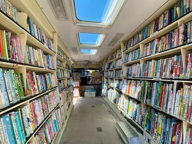 動く図書館のようす3