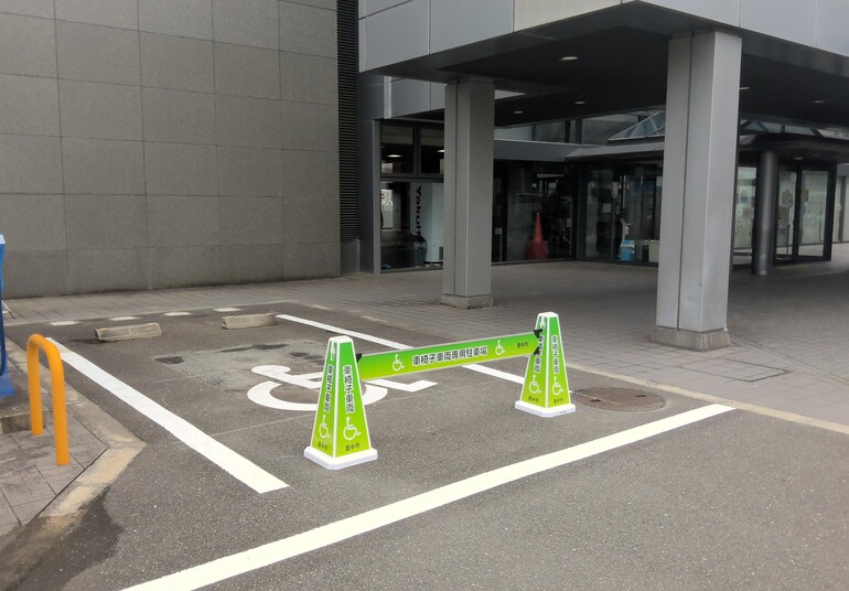 第二庁舎前駐車場