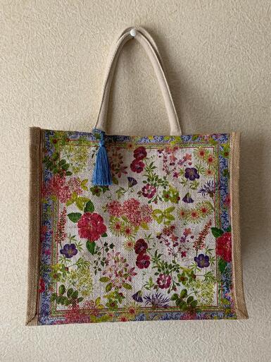 麻織りバックにデコパージュをした写真